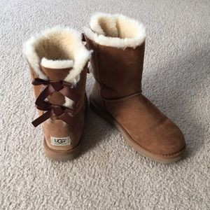 Short Bailey Bow Uggs, Tan